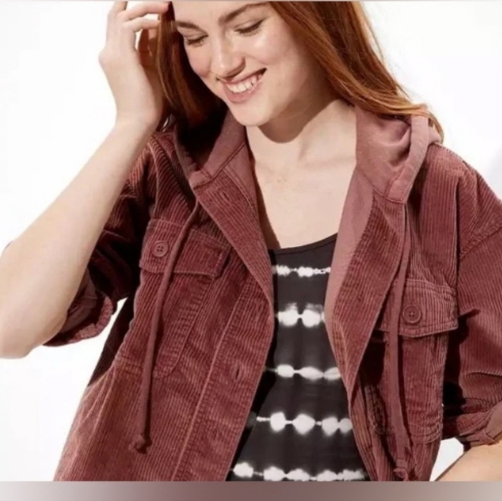American Eagle Cropped Corduroy Hooded Shirt Jacket size XL.